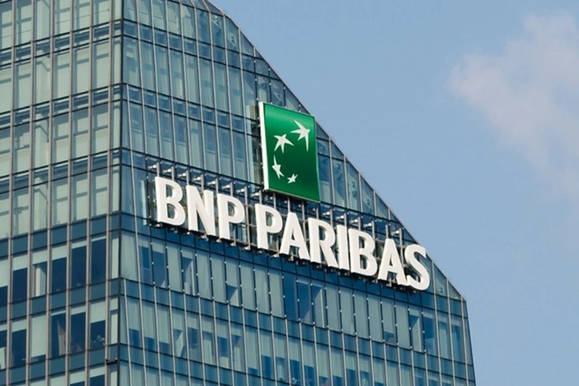 Крупнейший банк Франции заподозрили в отмывании денег